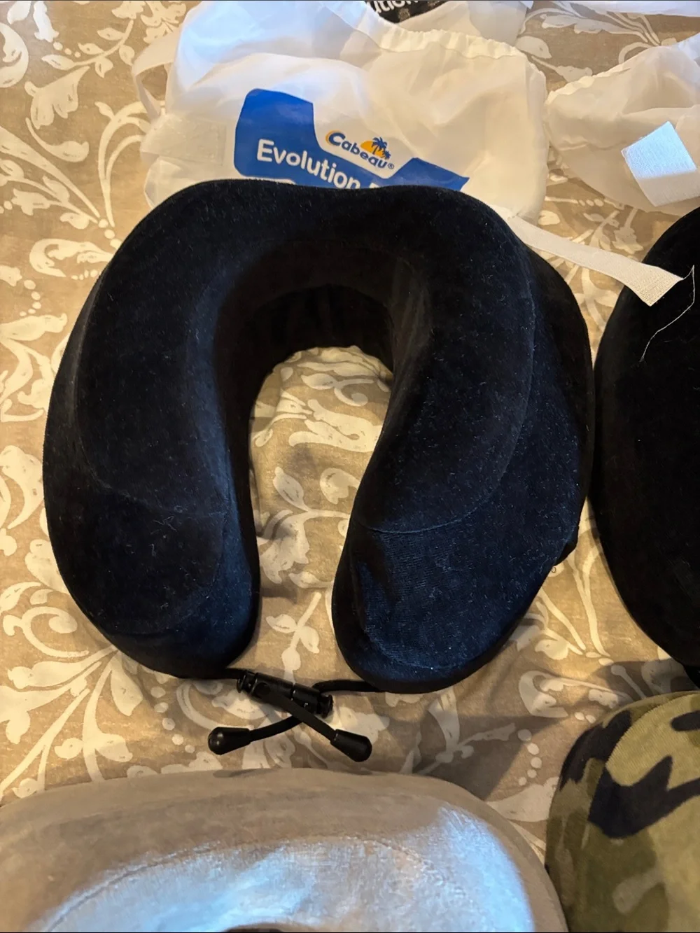 Plush Travel Neck Pillow Set in Black, Gray & Camouflage - Cabeau original pillo